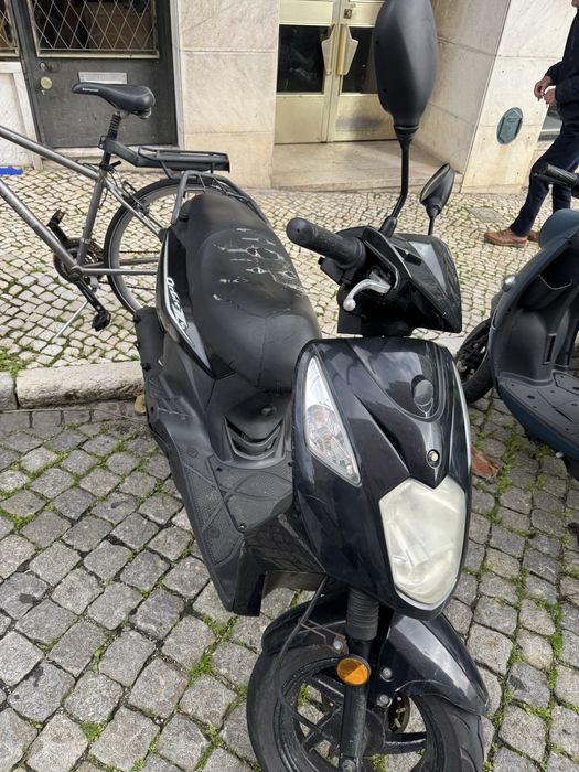 Scooter 50cc Preta – 400€ Negociável (Urgente)
