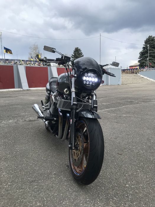 Легендарний Ямаха XJR 1200 в крутому відреставрованому стані