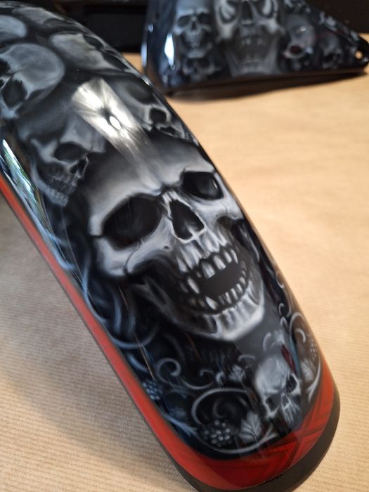 Aerografia , kaski, baki, motocykle; Odzież motocyklo