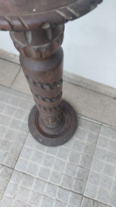 Coluna em madeira