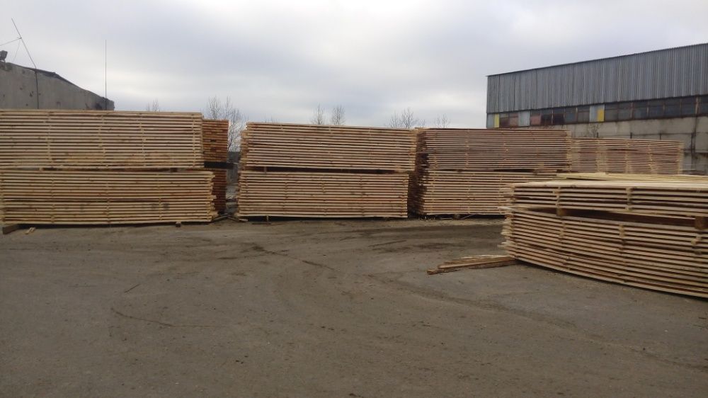 Брус, шалевка, доска, стропила.