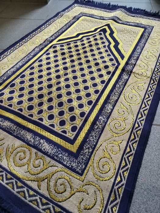 Dywanik, piękny w bardzo dobrej kondycji.