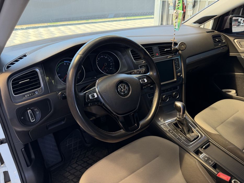 Volkswagen e-Golf 2015р 24kw Нова батарея