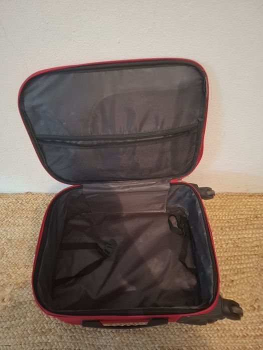 Mala viagem - Troley Easy trip 
Razoável estado
Com código segurança