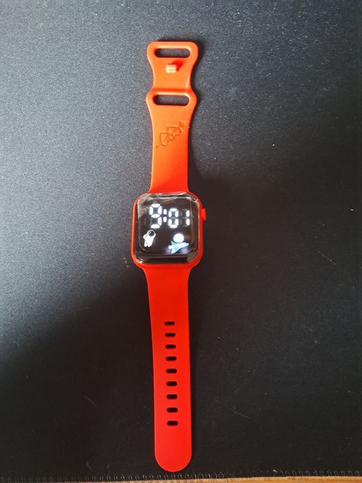 Relógio digital novo