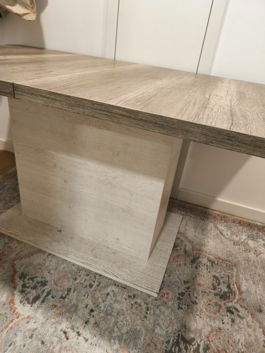 Mesa de jantar em madeira
