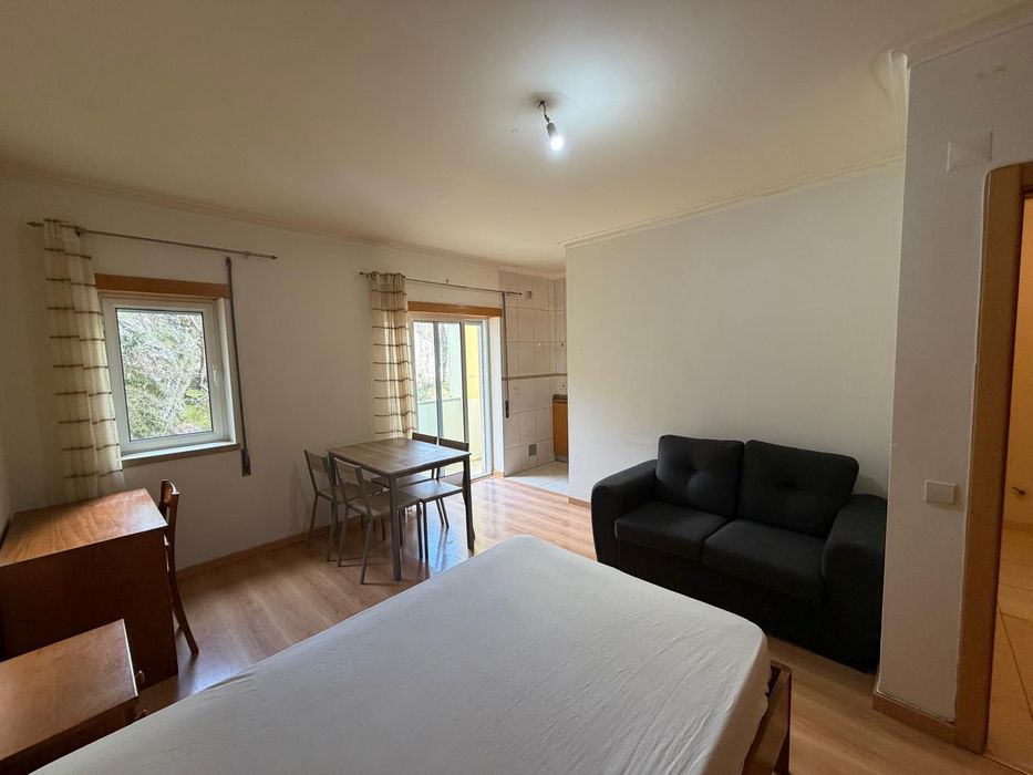 Apartamento T0 com varanda - rua da Saudade (Covilhã)