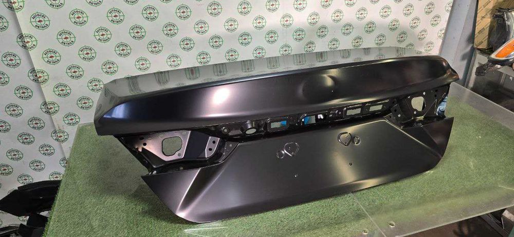 Кришка багажника TOYOTA CAMRY  XV80 Тойота Камрі ляда 80ка багажнік