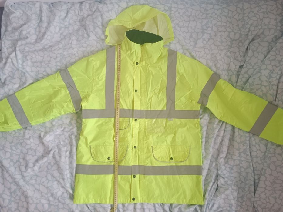 Kurtka,  spodnie robocze, wodoodporne, specjalne, odblaskowe.