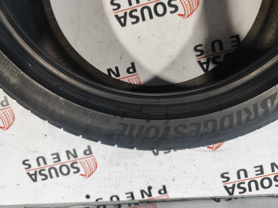 2 pneus semi novos 245-40R19 Bridgestone - Oferta dos Portes