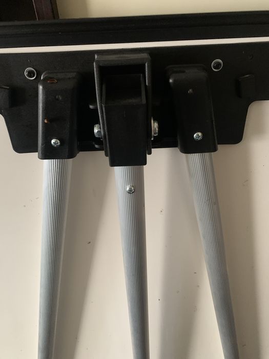 Quadro branco magnético com tripé, muito bem conservado.