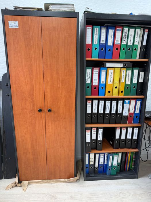 Komplet mebli biurowych