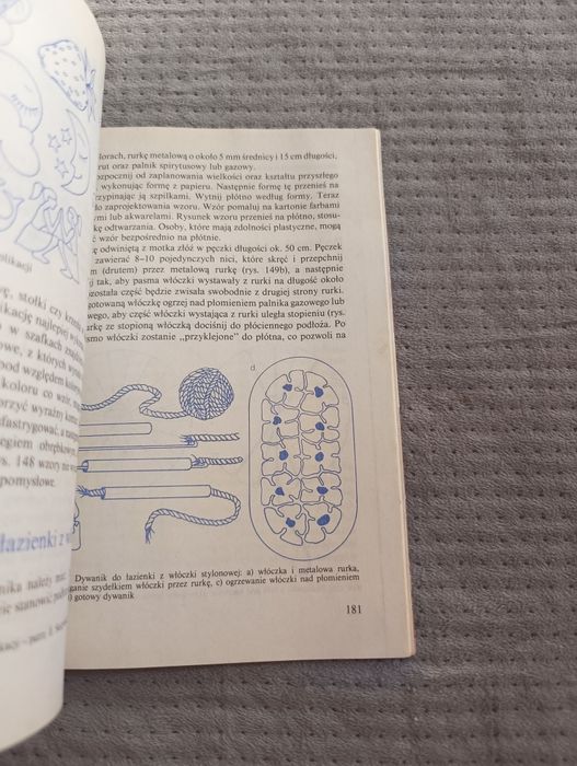 Nastolatki robią ozdoby i upominki