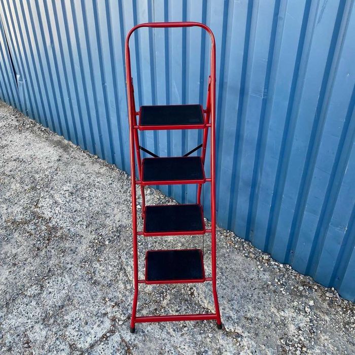 Лестница на 3 4 5 ступеньки с резиновыми ковриками. Драбина. Стремянка