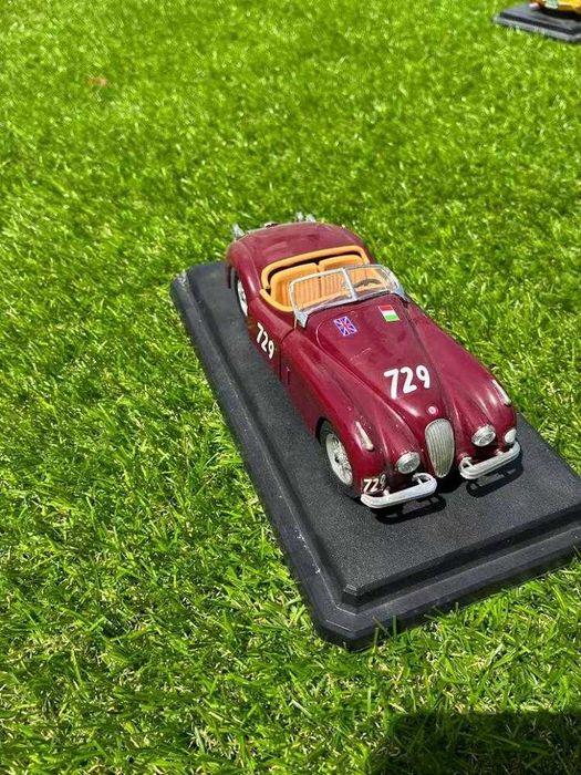 Miniatura Jaguar XK120 Roadster Bburago 1:24 1000 Miglia