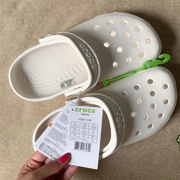 Шльопанці жіночі крокси Crocs Classic