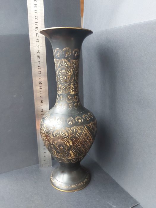 Вазы из металлические с рисунком