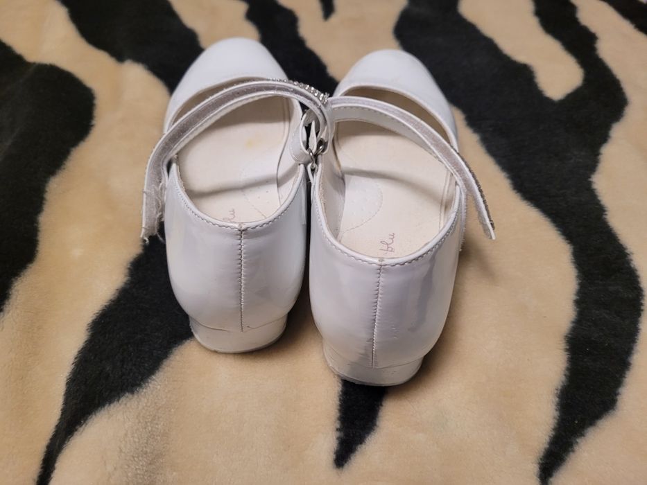 Alba komunijna dla dziewczyny Ok 140-145 cm+ buty + kurteczka
