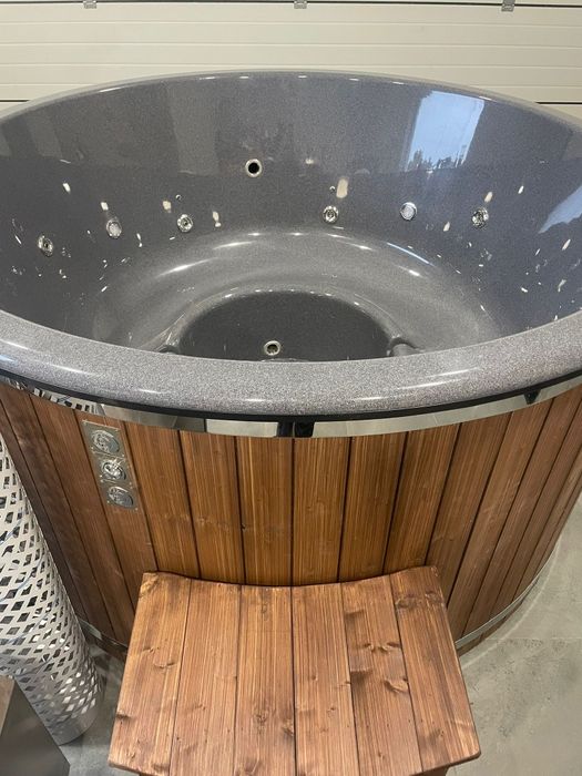 Balia ogrodowa z hydromasażem