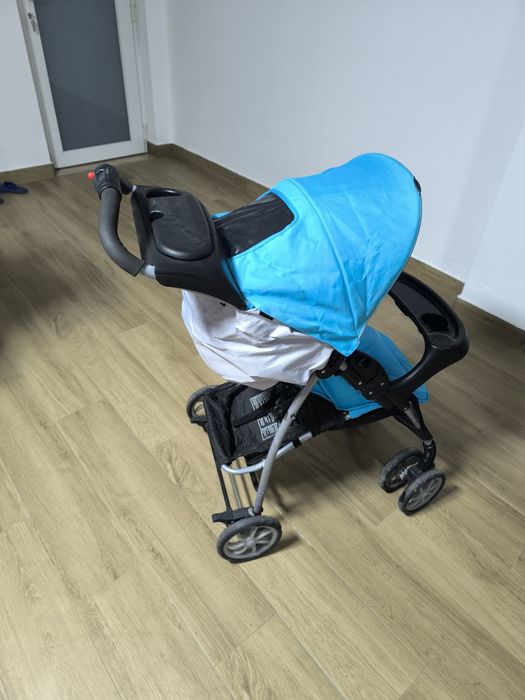 Carrinho de bebê com ovo