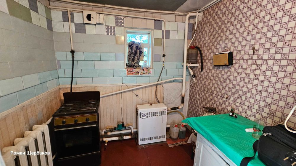 Будинок в селі з газом, пічкою, свердловиною, гарна земельна ділянка