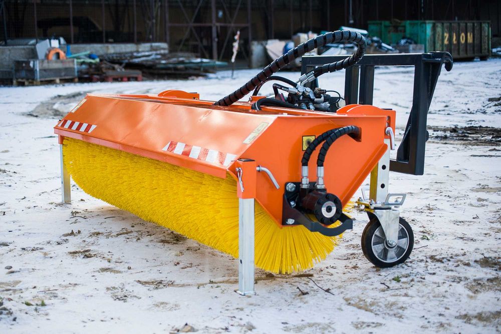 Zamiatarka ZE ekonomiczna szczotka do ciągnika ładowarki JCB