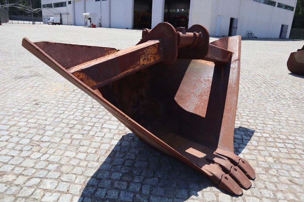 Balde Trapezoidal 2096-530 mm EQ 15-24 t Morin M6