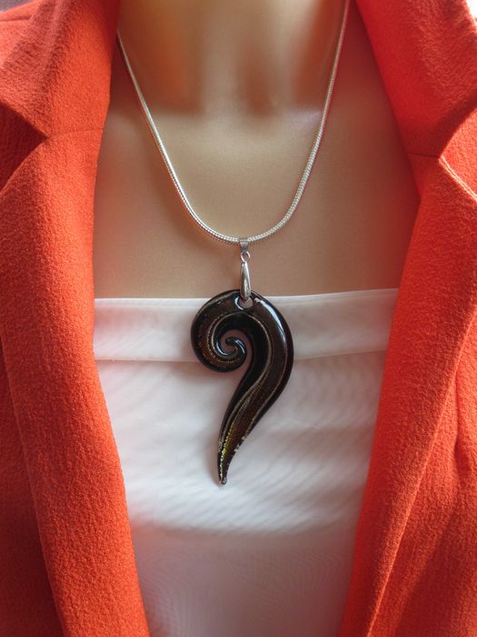 Колье с подвеской