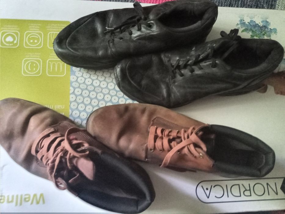 700 грн за обе пары.Комплект мужской обуви: Asics и Timberland, р. 48-49 (32 см)
​Оригинал!
