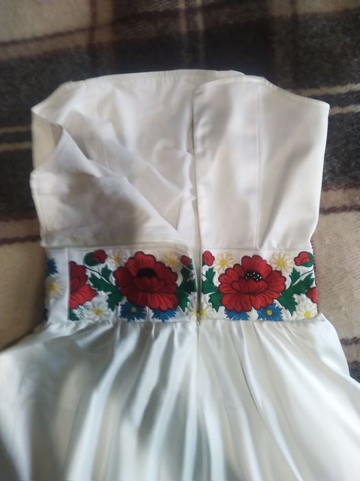 Атласна сукня в українському стилі / плаття вишиванка / на випускний