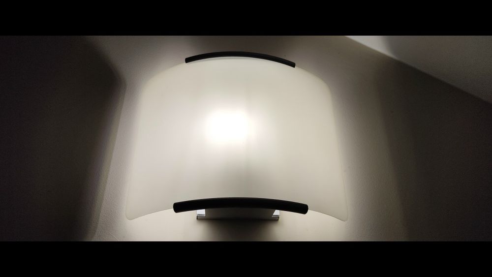 Três candeeiros de parede