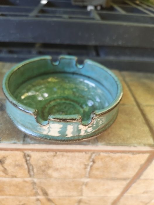 Starą popielniczka porcelana Ręcznie robiona.