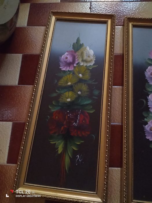 Três quadros com motivos florais