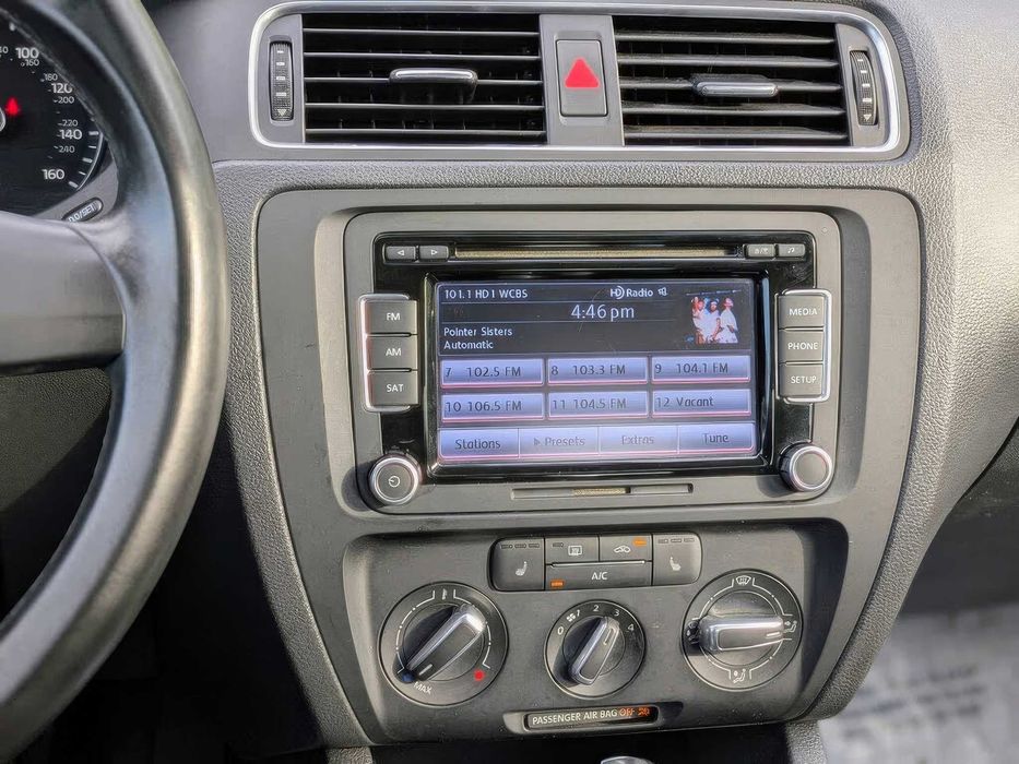 Volkswagen Jetta      2013