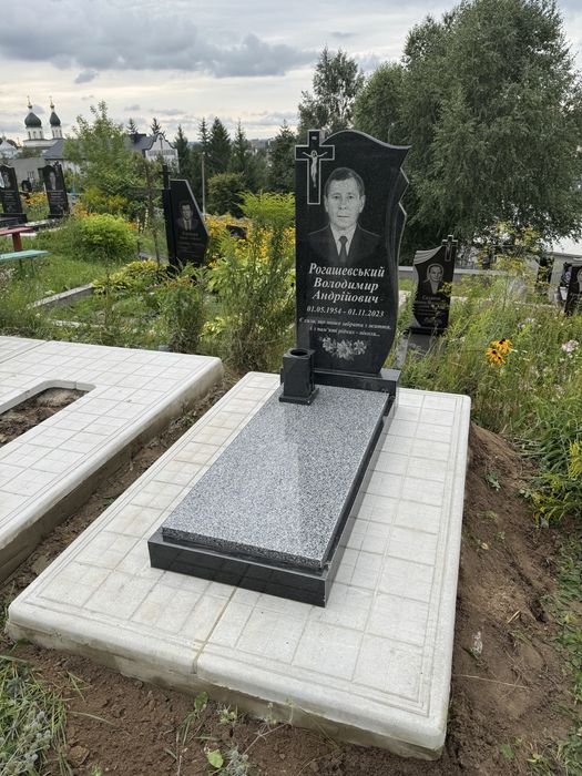 Бюджетні памʼятники з НАТУРАЛЬНОГО КАМЕНЮ | Одинарні | Подвійні