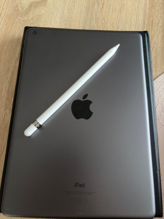 Ipad 9th generacji 10,2 + Apple Pencil 1 + etui z klawiaturą