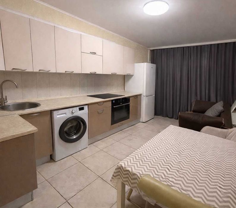 Однокімнатна квартира з ремонтом біля Центрального парку