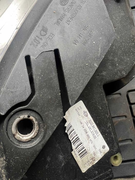 Фара левая передняя VW Passat В6  Hella / 1EL 247 014-05