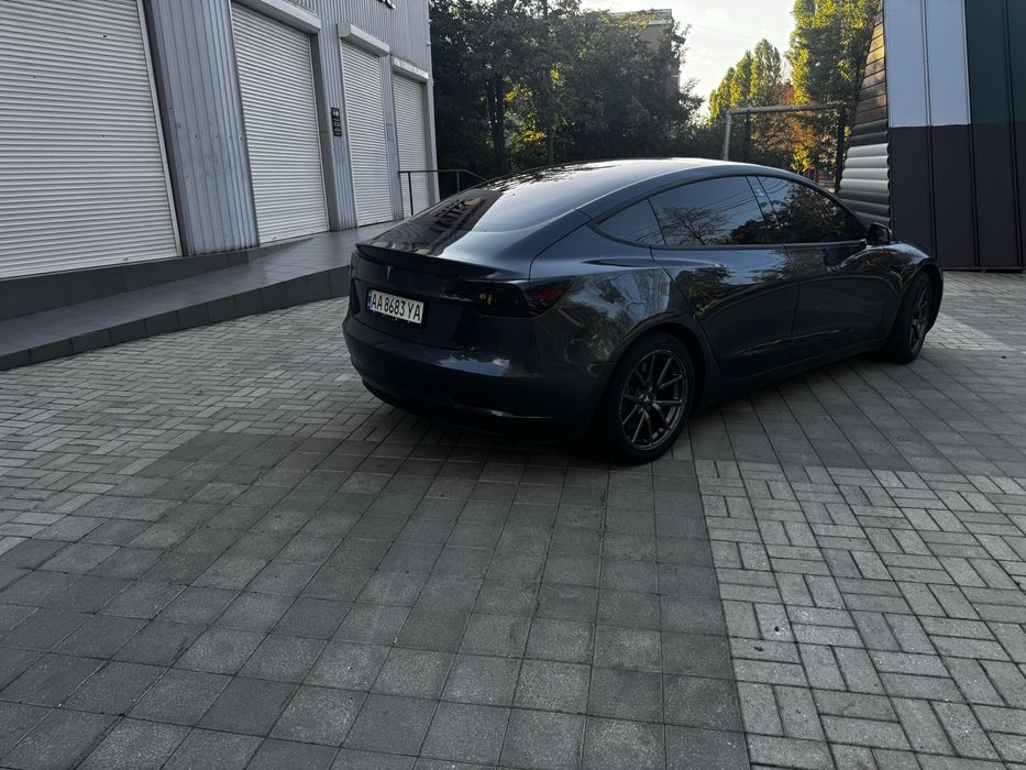 Продам TESLA 3 LONG RANGE 2018