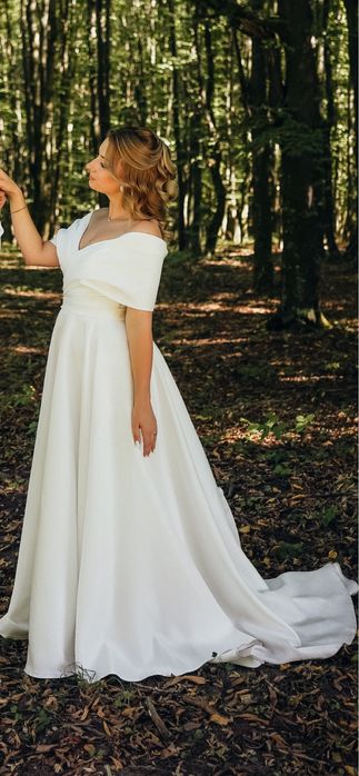 весільна сукня мінімалізм