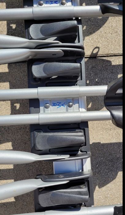 Thule kompletny bagażnik dachowy na 4 rowery