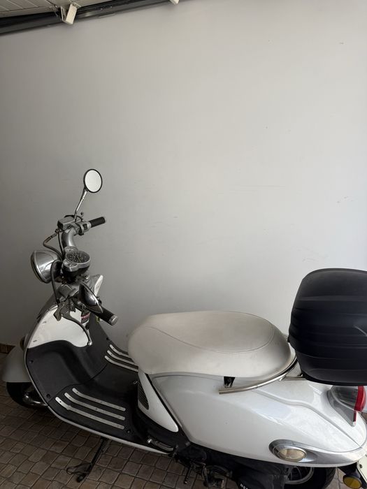 Scooter 125 branca