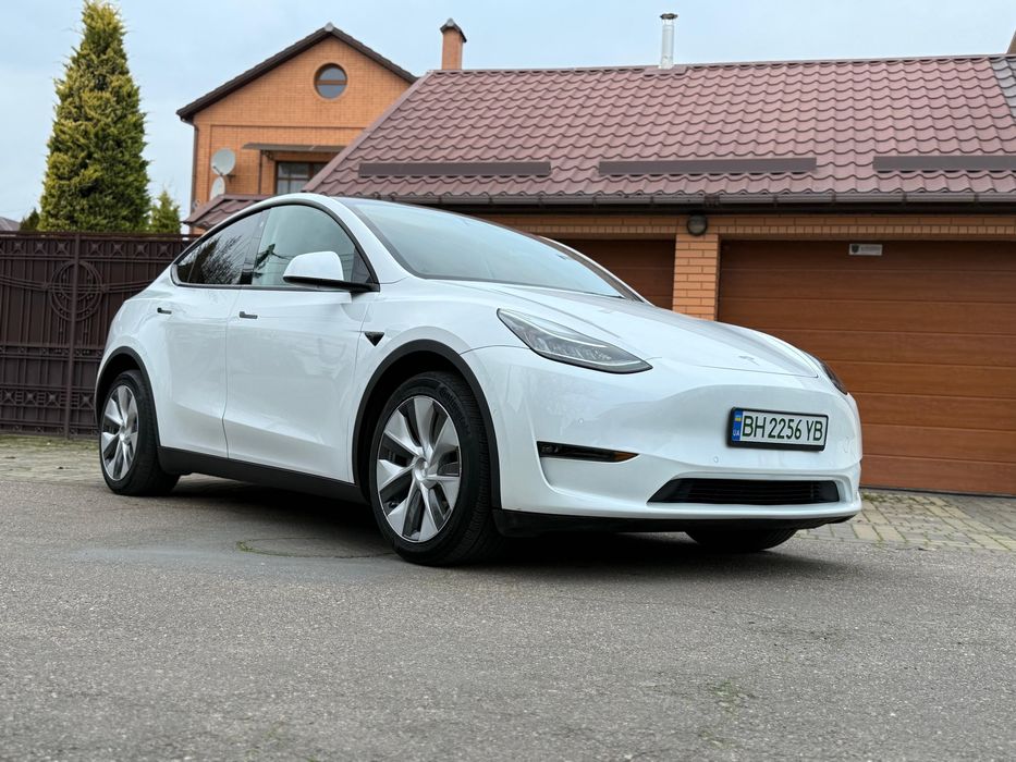 Продаю Tesla model Y