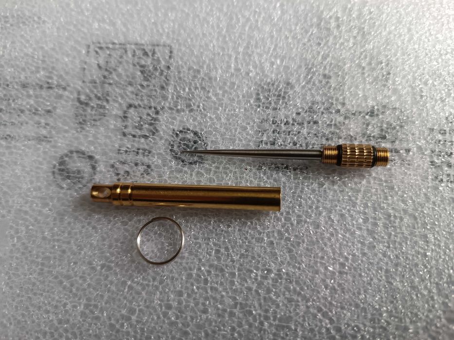 breloczek do kluczy - igła