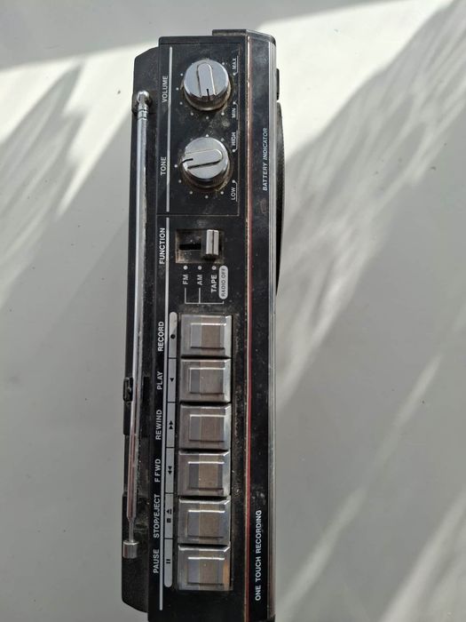 Портативна касетна магнітола Sanyo M2670F