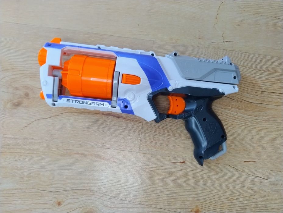 Nerf strongarm + sztrzałki