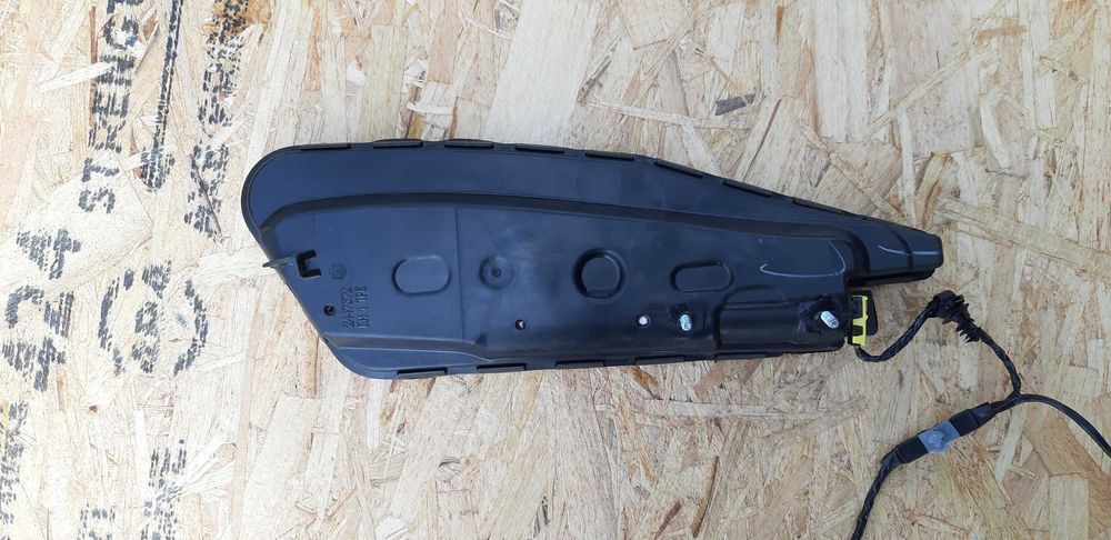 Poduszka fotela Chrysler Voyager Dodge Caravan boczna  RT 11-19r