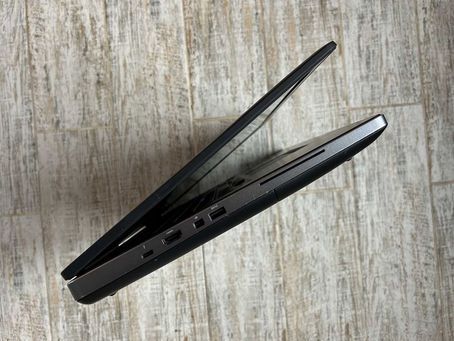 Dell Precision 7720 (17', Intel i7 7700, DDR4 32Gb, SSD, NVIDIA 4Gb)