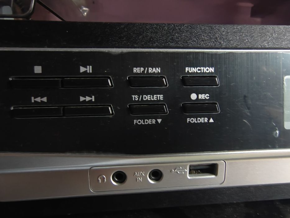 Gramofon Medion.