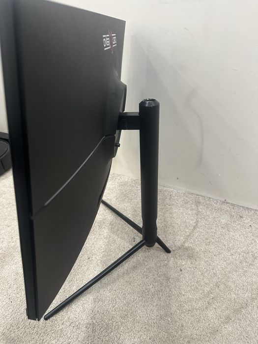 Монитор 27" QUBE Overlord G27Q180